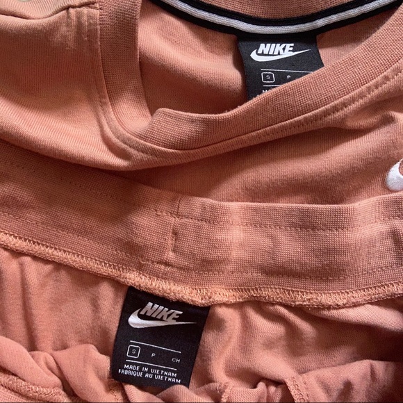 Nike Women's Orange Shorts - Picture 3 of 5